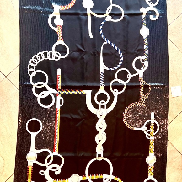 Hermes Shawl/Fabric Art - Picture 9 of 9